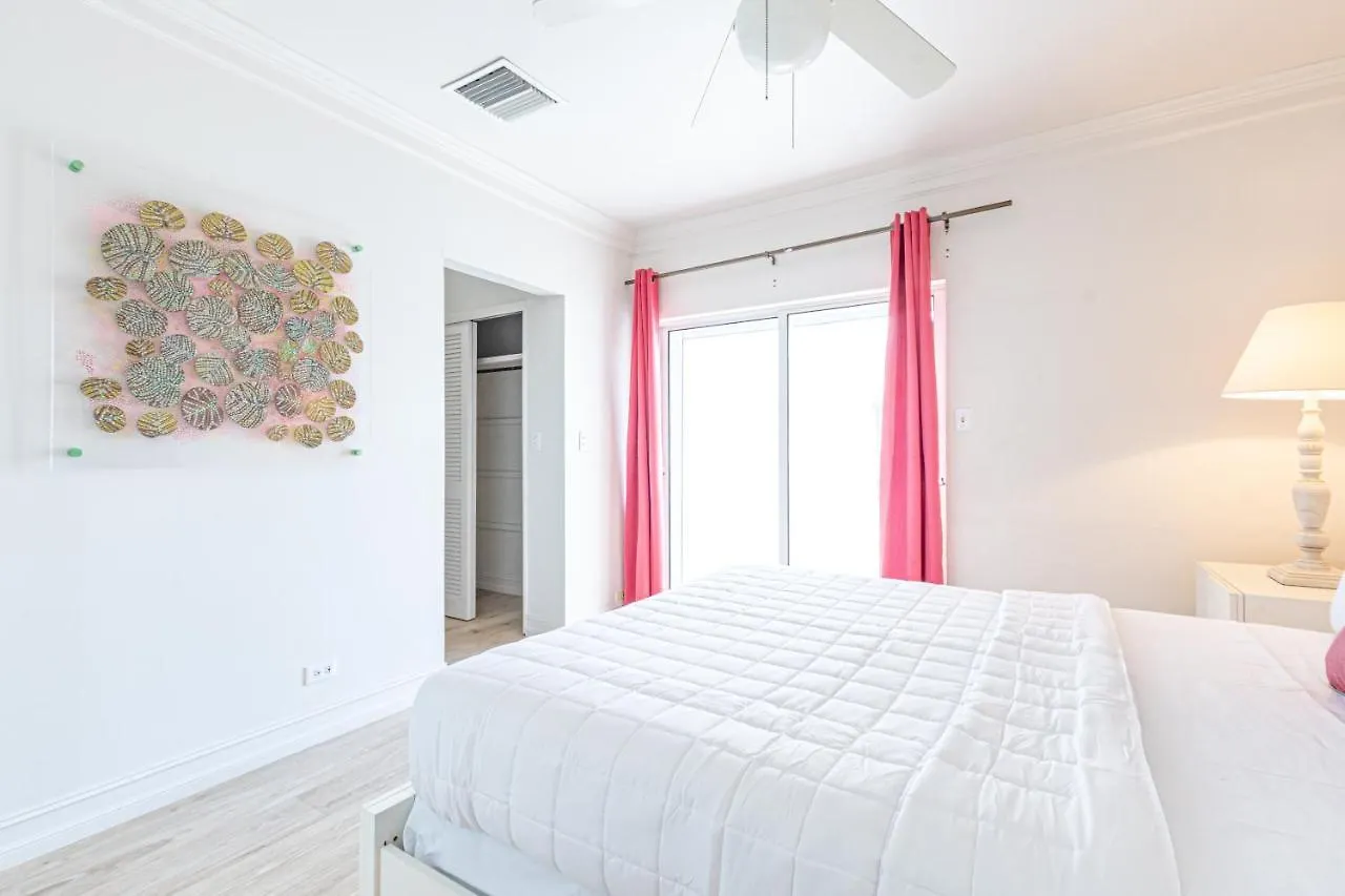 ناسو Caprice 5 -Private Beachfront Home In Gated Community بيت للعطل